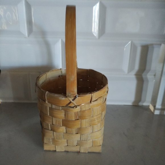 BRAND NEW BROWN WICKER BASKET WITH HANDLE AND HAND-PAINTED ANGEL ON FRONT - Picture 3 of 8